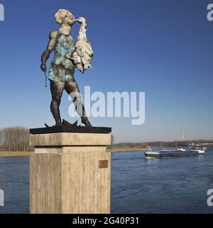 Scultura Leda sulle rive del Reno, artista Markus Luepertz, Monheim am Rhein, Germania, Europa Foto Stock