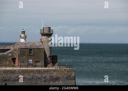 Whitehaven, Cumbria, Regno Unito. 15 giugno 2021. Faro del molo ovest di Whitehaven. Foto Stock