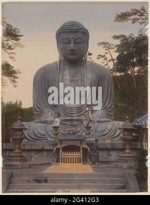 Grande Buddha (Daibatsu) di Kamakura, visto dalla parte anteriore. Parte dell'album di viaggio con foto di siti in Giappone. Foto Stock