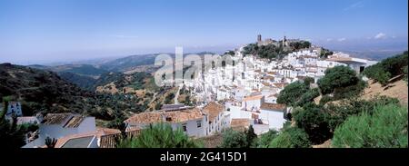 SPAGNA, ANDALUSIA, 'PUEBLOS BLANCOS', 'VILLAGGI BIANCHI' REGIONE, CASARES VILLAGGIO Foto Stock