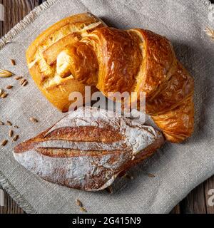 Panini freschi in una cornucopia Foto Stock