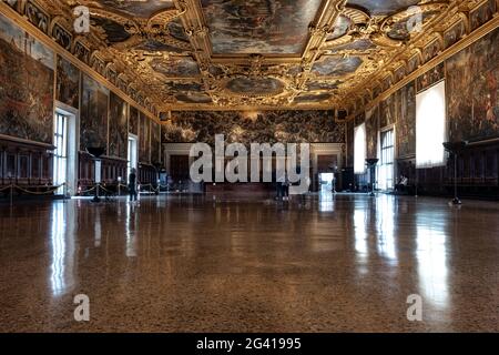 Vista nella Camera del Gran Consiglio, Sala del Maggior Consiglio, Palazzo Ducale, San Marco, Venezia, Veneto, Italia, Europa Foto Stock