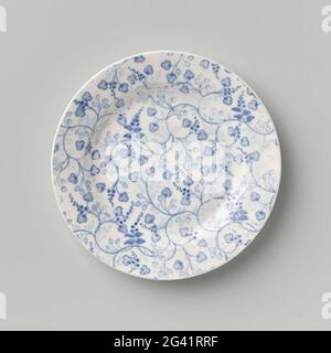 Piastra. Piatto in ceramica, con decorazioni floreali blu continue, al servizio dei bambini. Foto Stock