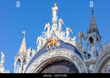 Facciata della Basilica di San Marco "San Marco" a Venezia, Veneto, Italia Foto Stock