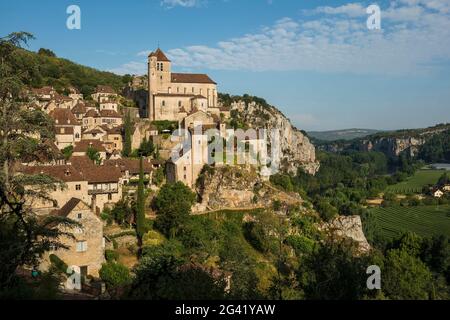 Saint-Cirq-Lapopie, Les Plus Beaux Villages de France, sul Lot, dipartimento del Lot, Midi-Pyrénées, Francia Foto Stock