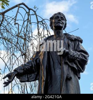 Emmeline Pankhurst statua nella torre di Victoria Gardens Foto Stock