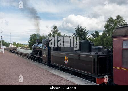 Ivatt 46512 locomotiva alla stazione di Aviemore Foto Stock