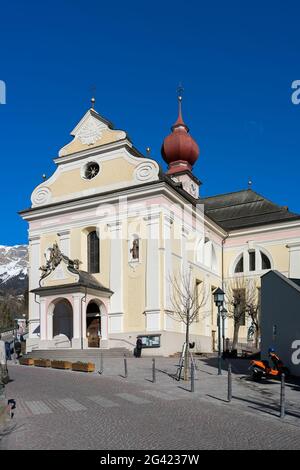 Vista della Chiesa Parrocchiale di Ortisei Foto Stock