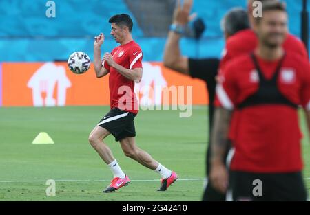 Madrid, Spagna. 18 Giugno 2021. Calcio: Campionato europeo, Gruppo e, allenamento finale Polonia: Robert Lewandowski in Polonia prima della partita contro la Spagna. Credit: Cezaro De Luca/dpa/Alamy Live News Foto Stock