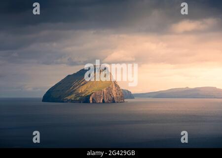 Isola Koltur al tramonto, Isole Faroe Foto Stock