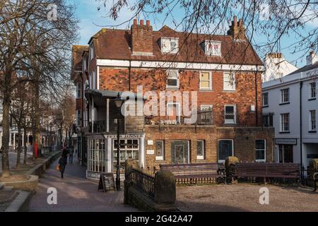 TUNBRIDGE WELLS, KENT/UK - Gennaio 4 : vista degli edifici in The Pantiles a Royal Tunbridge Wells Kent il 4 gennaio 2019 Foto Stock