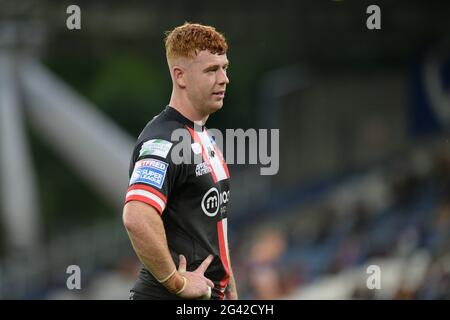 Huddersfield, Regno Unito. 18 giugno 2021 - Harvey Livett (20) di Salford Red Devils durante la Rugby League Betfred Super League Huddersfield Giants vs Salford Red Devils presso lo stadio John Smith, Huddersfield, UK Dean Williams/Alamy Live News Foto Stock