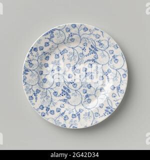 Piastra. Piatto in ceramica, con decorazioni floreali blu continue, al servizio dei bambini. Foto Stock