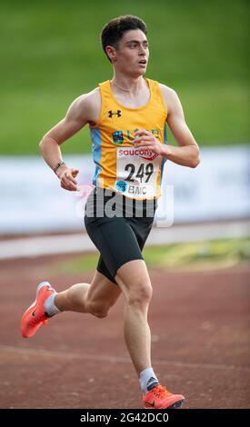 WATFORD - INGHILTERRA 12 GIU 2021: Darragh Mcelhinney gareggerà nei 3000m uomini UNA gara al BMC Watford Grand Prix al Woodside Stadium, Inghilterra, il primo Foto Stock