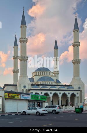 Moschea AlFarooq Omar Bin AlKhattab, Umm Suqueim, Dubai, Emirati Arabi Uniti Foto Stock