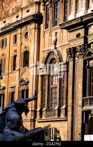 ITALIA, LAZIO, ROMA, PIAZZA NAVONA. FONTANA DI NETTUNO Foto Stock