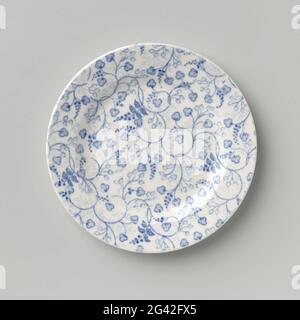 Piastra. Piatto in ceramica, con decorazioni floreali blu continue, al servizio dei bambini. Foto Stock