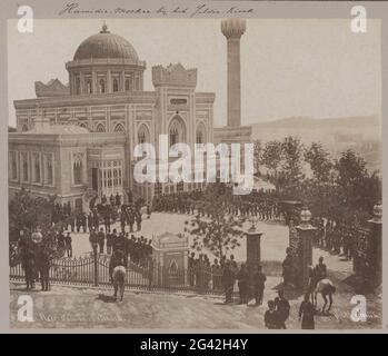 Cerimonia militare alla Moschea Yıldız Hamidiye di Istanbul; Moschea. Hamidie Selamlik. Parte dell'album fotografico di un viaggio attraverso l'Europa del Sud e il Medio Oriente. Foto Stock