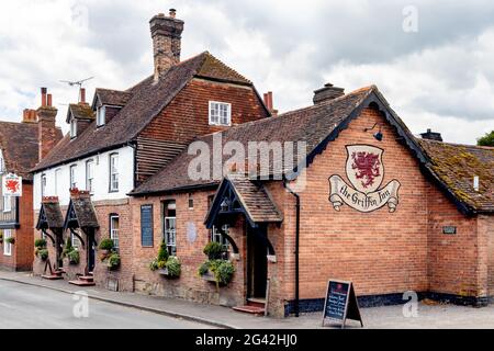 FLETCHING, EAST SUSSEX/UK - LUGLIO 17 : Vista della Casa pubblica di Griffin in Fletching East Sussex il 17 Luglio 2020 Foto Stock