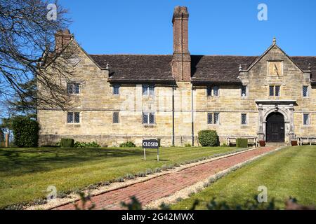 EAST GRINSTEAD, WEST SUSSEX, UK - MARZO 29 : Vista del Sackville College East Grinstead West Sussex il 29 Marzo 2021 Foto Stock