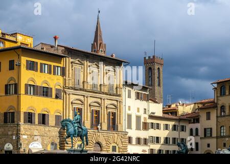 FIRENZE, TOSCANA/ITALIA - OTTOBRE 19 : statua equestre di Cosimo i â Giambologna in Piazza della Signoria Firenze in Ottobre Foto Stock