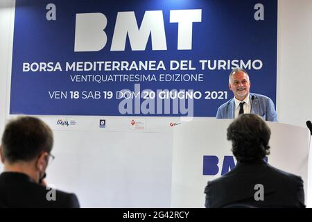 Napoli, Italia. 18 Giugno 2021. Massimo Garavaglia Ministro del Turismo, in occasione dell'apertura della 24a edizione della Borsa Mediterranea del Turismo, che si è tenuta a Napoli alla Mostra D'Oltremare. Napoli, 18 giugno 2021. (Foto di Vincenzo Izzo/Sipa USA) Credit: Sipa USA/Alamy Live News Foto Stock