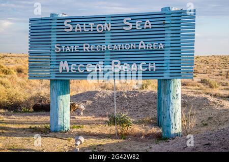 Una strada d'ingresso che va a Mecca Hills, California Foto Stock