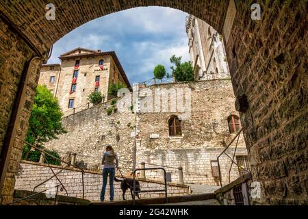 Ingresso al centro storico di Gubbio, Gubbio, Provincia di Perugia, Umbria, Italia, Europa Foto Stock