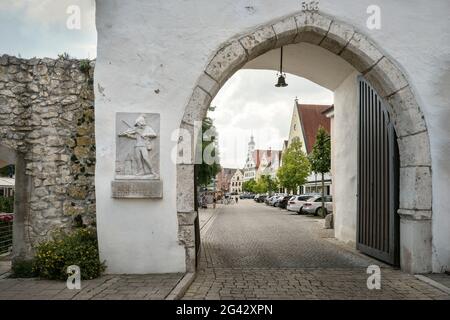 Porta della città per la città vecchia di Gundelfingen an der Donau, distretto di Dillingen, Baviera, Germania Foto Stock