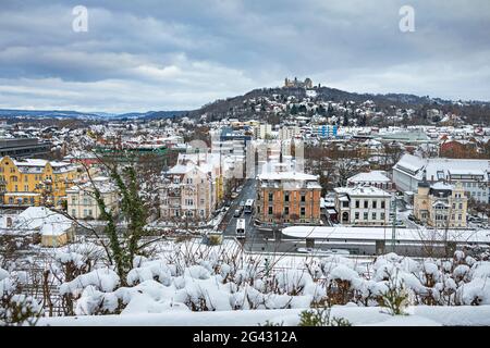 Vista di Coburg da Adamiberg in inverno, alta Franconia, Baviera, Germania Foto Stock