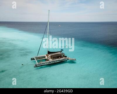 Piccola isola di Curacao famosa per le gite di un giorno e le escursioni di snorkeling sulle spiagge bianche e l'oceano azzurro, Klein Curacao Island in Foto Stock