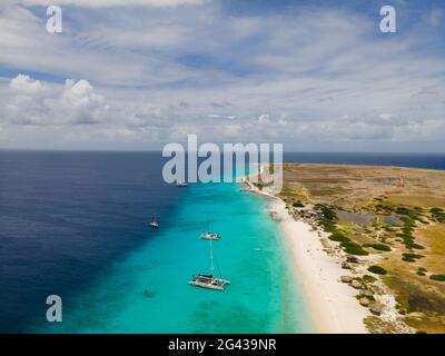 Piccola isola di Curacao famosa per le gite di un giorno e le escursioni di snorkeling sulle spiagge bianche e l'oceano azzurro, Klein Curacao Island in Foto Stock