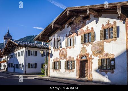 Casa storica con Lüftlmalerei a Unterammergau, alta Baviera, Allgäu, Baviera, Germania Foto Stock