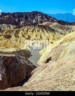 Deserto al fondo asciutto del lago Foto Stock