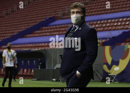 Brasilia, Brasile. 18 giugno 2021. presidente di Conmebol, Alejandro Dominguez, momenti prima della partita di calcio tra squadre argentine e Uruguay, valido per il secondo round del Gruppo A di Copa America, tenutosi allo stadio Mane Garrincha, a Brasilia, il venerdì sera (18) Credit: LECO Viana/TheNEWS2/ZUMA Wire/Alamy Live News Credit: ZUMA Press, Inc./Alamy Live News Foto Stock