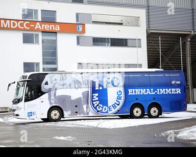 Team bus con logo club 1.FC Magdeburg DFB 3° campionato stagione 2020-21 Foto Stock