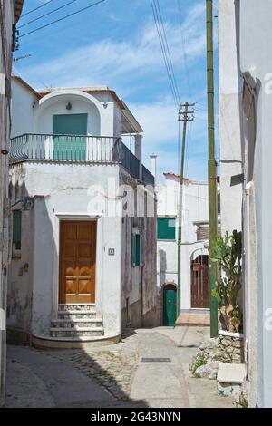 Le vie del villaggio con le case bianche ad Anacapri, Capri, Italia Foto Stock