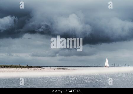 Nubi tempeste sul Parco Nazionale del Mare di Wadden, Spiekeroog, Frisia orientale, bassa Sassonia, Germania, Europa Foto Stock