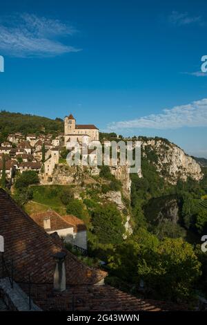 Saint-Cirq-Lapopie, Les Plus Beaux Villages de France, sul Lot, dipartimento del Lot, Midi-Pyrénées, Francia Foto Stock