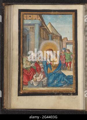 Adorazione di Jozef e Maria. Giuseppe e Maria si inginocchiano per il Cristo bambino. Tra loro in un angelo in adorazione e l'os e l'asino. Sullo sfondo due uomini a una porta. Questa stampa fa parte di un libro di preghiera scritto a mano. Foto Stock