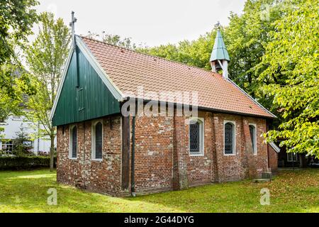 Vecchia chiesa dell'isola (protestante) da Spiekeroog, costruita nel 1696, Spiekeroog, Frisia orientale, bassa Sassonia, Germania Foto Stock