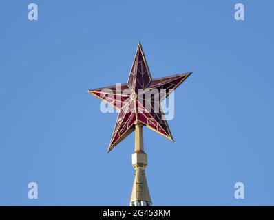 Stella rubino sulla guglia della Torre Spasskaya del Cremlino di Mosca Foto Stock