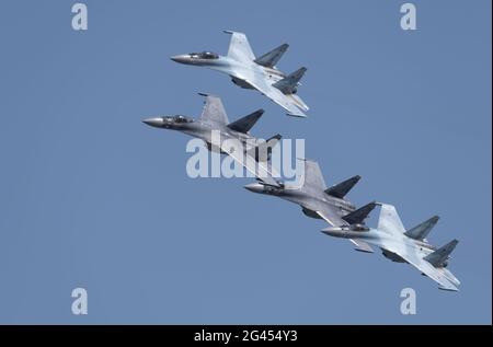 Mosca Russia Zhukovsky Airfield 31 agosto 2019: Squadre acrobatiche Falconi della Russia su aerei su-30 dell'Aerospac internazionale Foto Stock