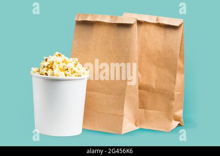 Una benna di popcorn Foto Stock