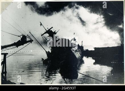 Eventi: Seconda guerra mondiale / seconda guerra mondiale, Francia, scuttaggio della flotta francese a Tolone, 27.11.1942, danneggiato navi da guerra Foto Stock