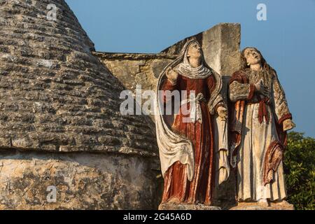 SUD ITALIA, PUGLIA. MARTINA FRANCA, LE CASE TRADIZIONALI DI TRULLI Foto Stock