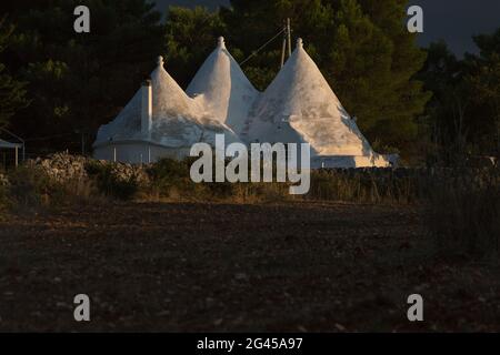 SUD ITALIA, PUGLIA. MARTINA FRANCA, LE CASE TRADIZIONALI DI TRULLI Foto Stock