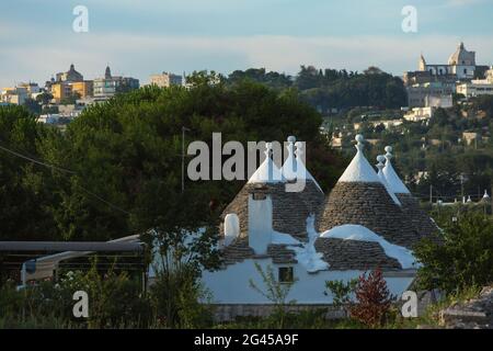 SUD ITALIA, PUGLIA. MARTINA FRANCA, LE CASE TRADIZIONALI DI TRULLI Foto Stock