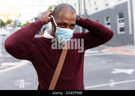 African American con maschera coronavirus covid19 Foto Stock