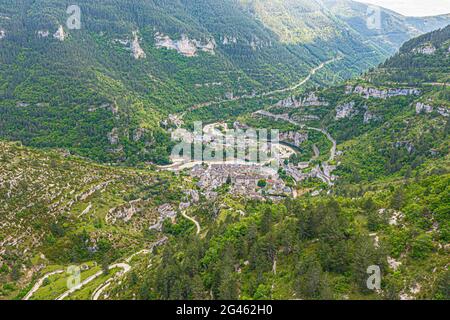 Sainte-Enimie, città storica sulle gole del Tarn, Lozere, Languedoc-Roussillon, Francia Foto Stock